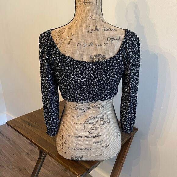 Hollister Crop Top Blouse Blue Floral Size XS - Picture 3 of 3